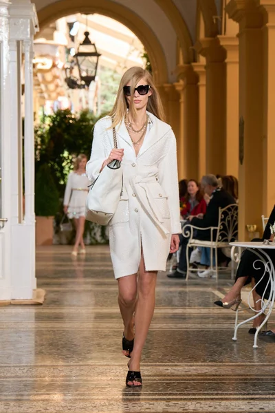 Look 1